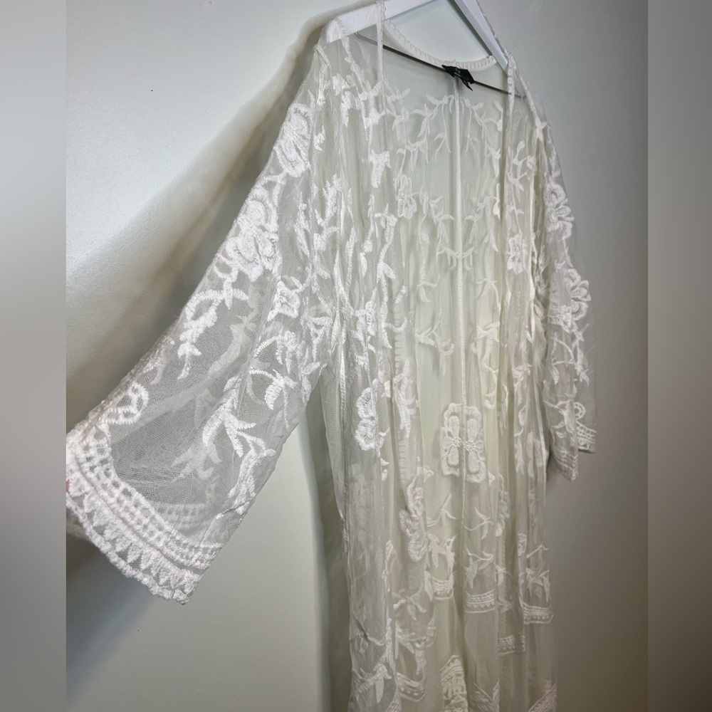 Ronni Nicole Cream Sheer Lace Robe